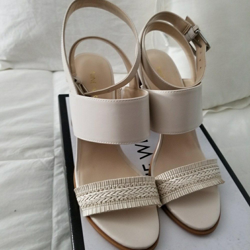 New Nine West Cream sandal